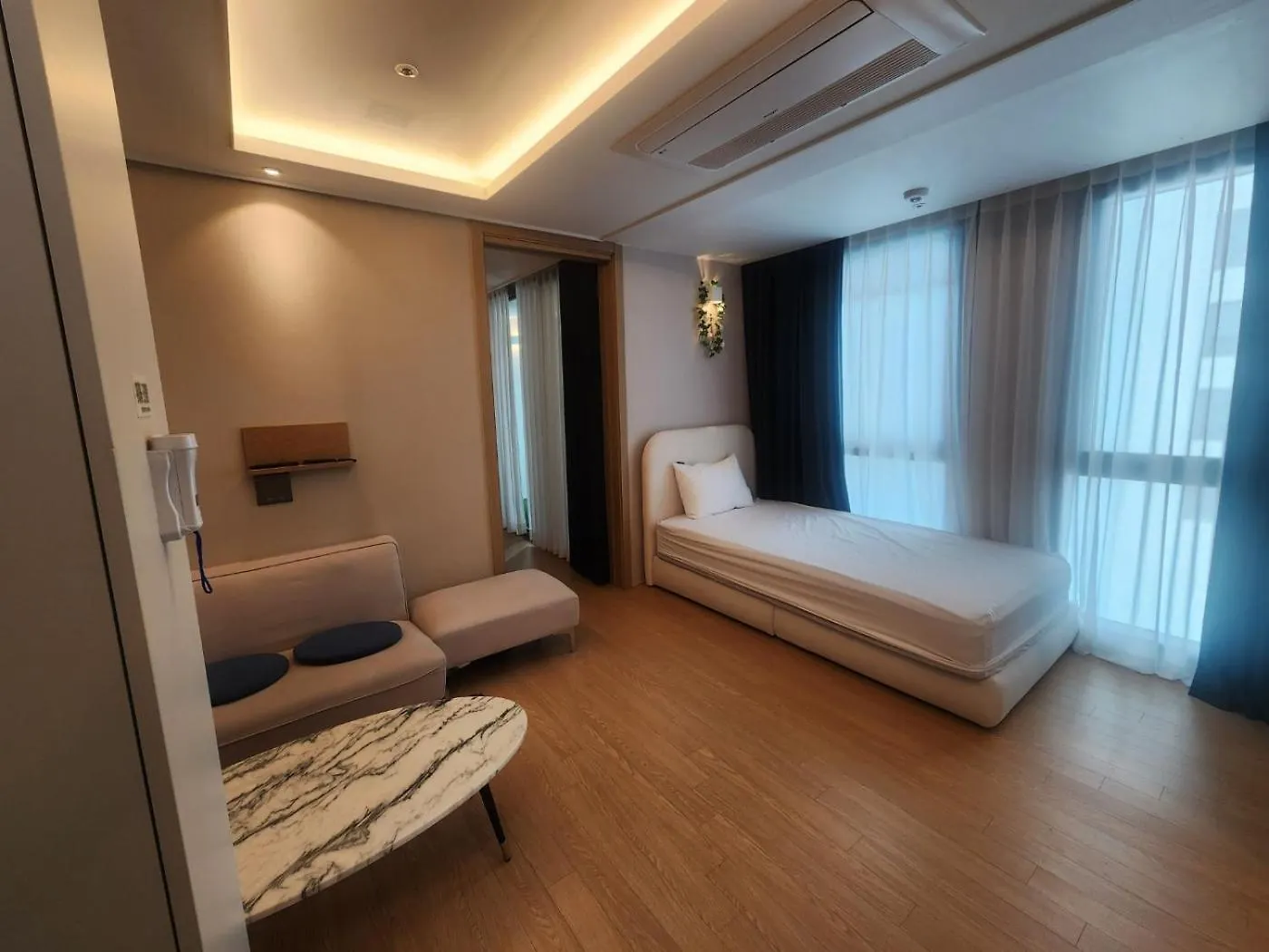 Elbon The Stay With A1 Busan