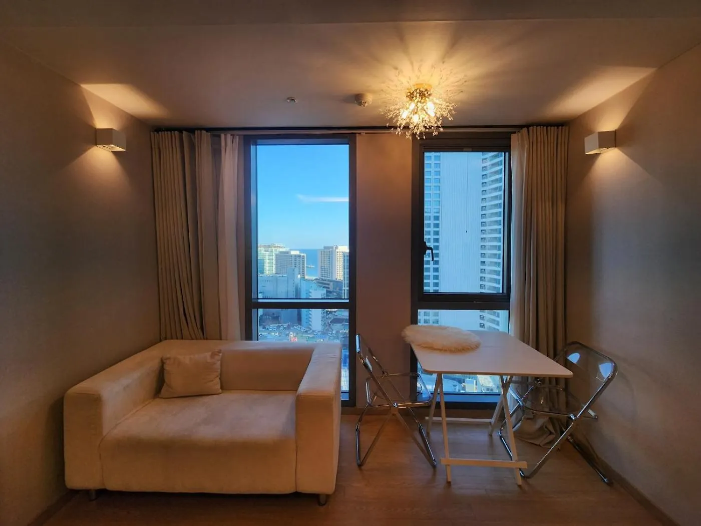 Elbon The Stay With A1 Busan
